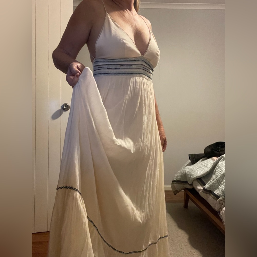 Another Tigerlily classic. Size 12. As new. - Picture 1 of 8